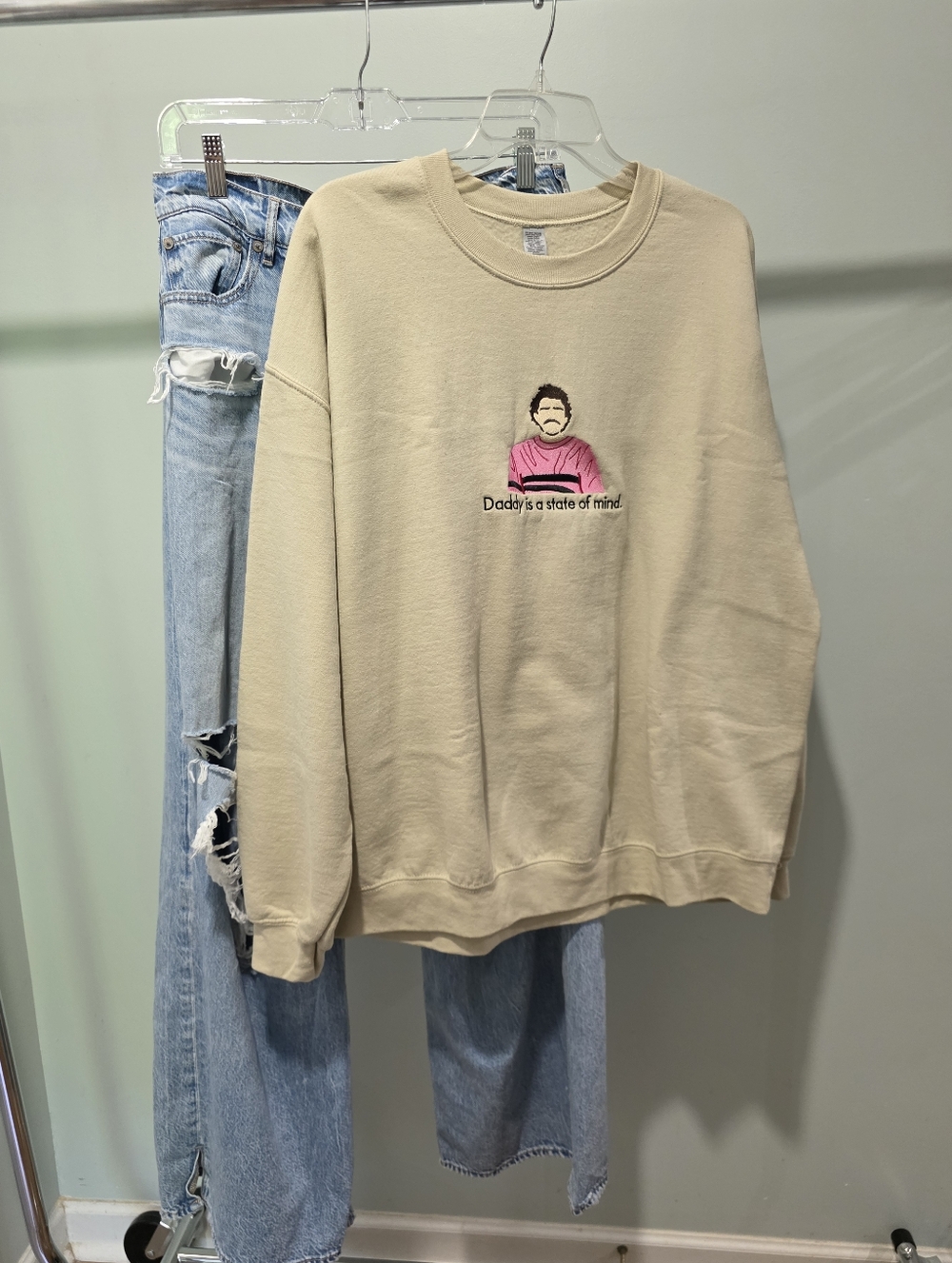 Daddy Is A State Of Mind Beige Graphic Sweatshirt with Pink Accent Sz Xl